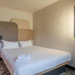 Centre 2* تروي