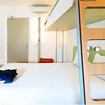 Centre 2* تروي